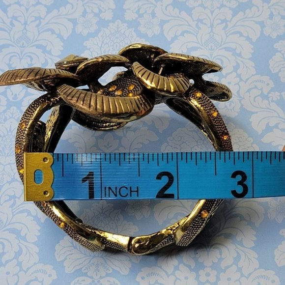 Chunky Rhinestone Vintage Double Flower Bracelet - Picture 9 of 10